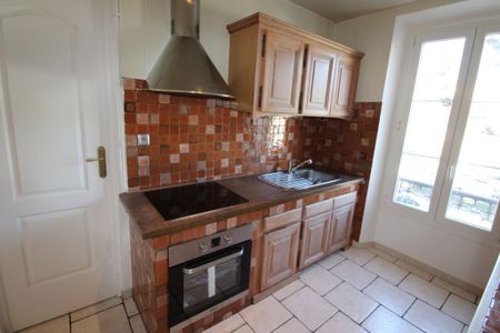 Location Appartement 3 pièces 81m² HYERES 83400 - Photo 5