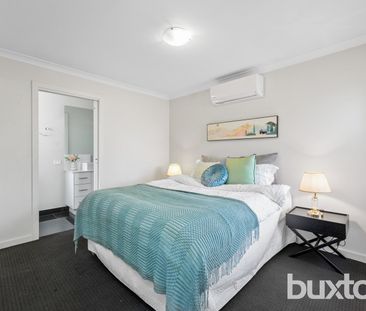 Stylish & Spacious Townhouse in Prime Doncaster Location - Photo 4