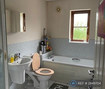 2 bedroom flat to rent - Photo 6