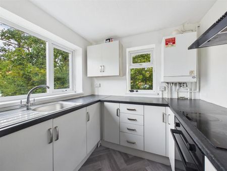 2 bedroom maisonette to rent - Photo 2