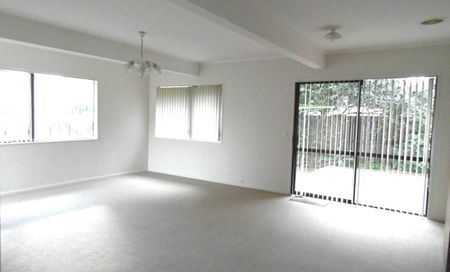 Stylish, Spacious Townhouse in Prime Ellerslie Village Location - Photo 2