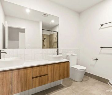 Luxury 4 Bedrooms Townhouse - Photo 3