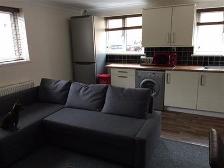 3 bedroom House To Let - Photo 3