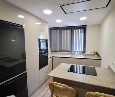 Valencia, Valencian Community - Photo 2