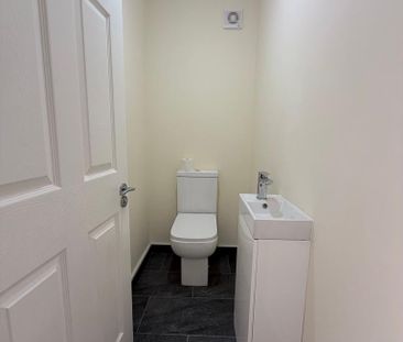 3 bedroom semi-detached house to rent - Photo 3