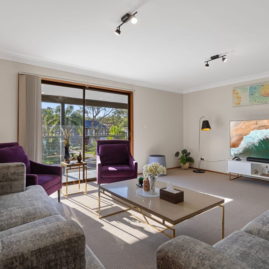 Prime Location, Comfortable Coastal Home - Photo 1