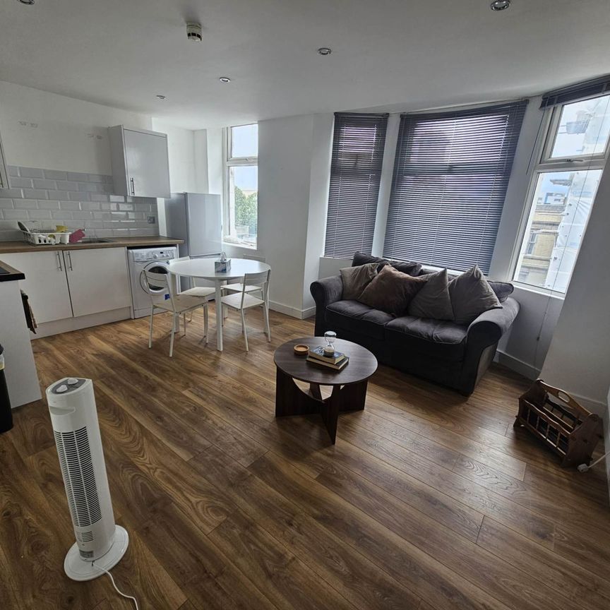 Price £850 pcm - Available 01/04/2026 - Part Furnished - Photo 1