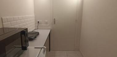 Centre - chambre avec SdB et cuisine séparées - Photo 2