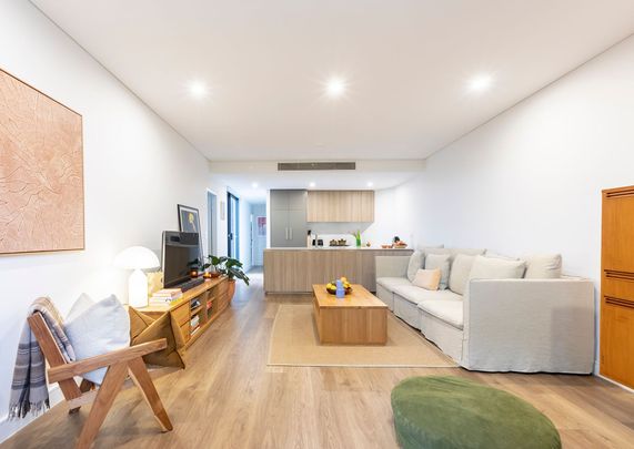 Modern Two Bedroom Apartment in Prime Location - Photo 1