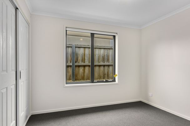 Spacious Modern Villa, Great Location - Photo 1