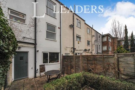 Liverpool Road - Town Centre - Room In Shared House, LU1 - Photo 3