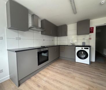 1 bedroom in a house share to rent - Photo 2