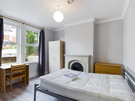 4 bedroom terraced house to rent - Photo 3