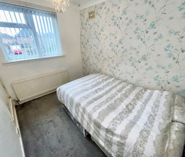 Farnworth Grove - Photo 4