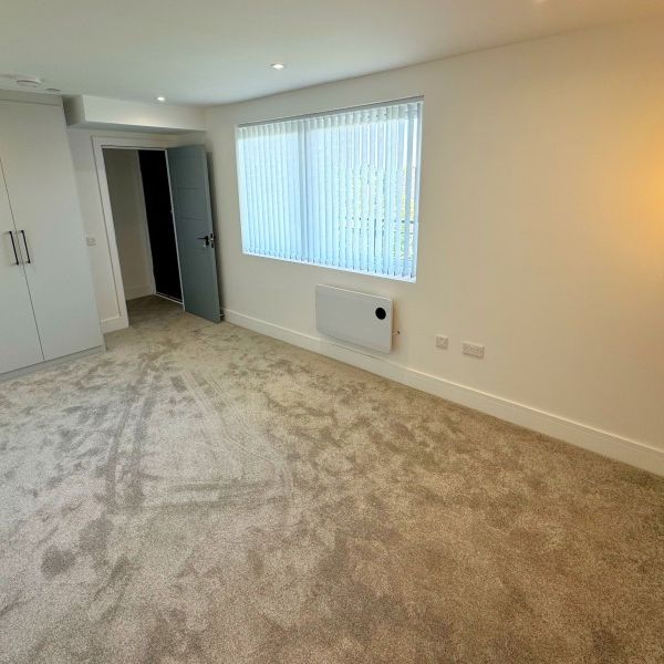 New Zealand Avenue, Walton on Thames - 2 bedrooms Property for lettings - Seymours - Photo 1