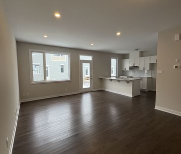 For Lease - 215 Ryan Reynolds Way, Orleans - Convent Glen and Area,... - Photo 2