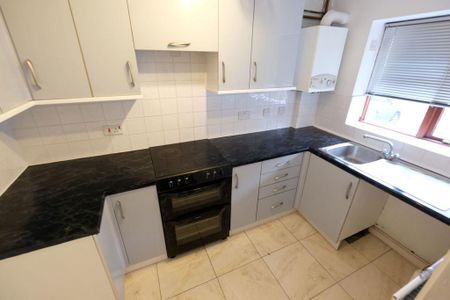 2 bedroom semi-detached house to rent - Photo 4