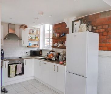1 Bed Flat, Crocketts Lane, B66 - Photo 3