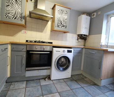 3 bedroom end of terrace house to rent - Photo 5