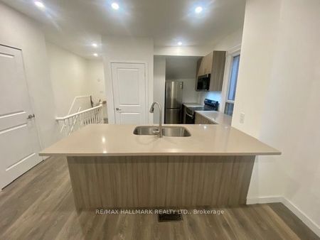 For Lease - 19 Luttrell Avenue Unit# Upper, Toronto, Ontario - Photo 2
