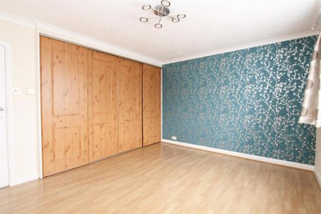 3 bedroom detached house to rent - Photo 3