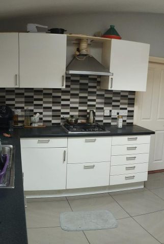 1 bedroom in a house share to rent - Photo 5