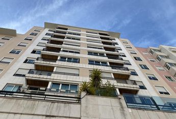 4 Bedroom Apartment with parking, Telheiras, Lisboa