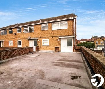 4 bedroom end of terrace house to rent - Photo 6