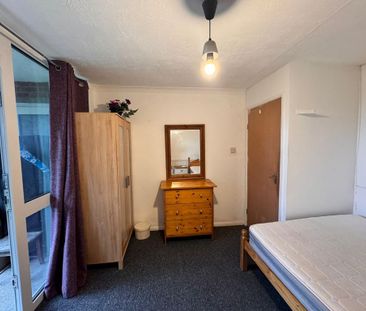 1 bedroom in a house share to rent - Photo 6