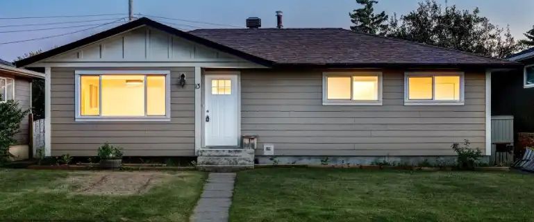 Newly renovated 3-Bedroom Upstairs Rental in a Prime Location! | 13 Foxwell Road Southeast, Calgary - Photo 1