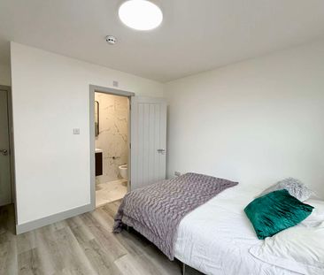 5 En-suites, 1 Minute walk from station Room 1 - Photo 1