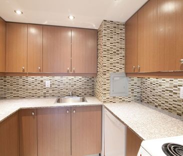 1975 Maisonneuve Blvd West, Montréal, QC - Photo 6