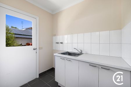 Modern Townhouse - Photo 5