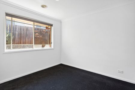 7 Stonehaven Circuit, Queanbeyan NSW 2620 - House For Rent | Domain - Photo 4