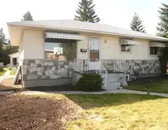 EXCEPTIONAL Renovated 2 BDRM LOWER SUITE With dishwasher !!! | 1827 - 42 st S.E., Calgary - Photo 1