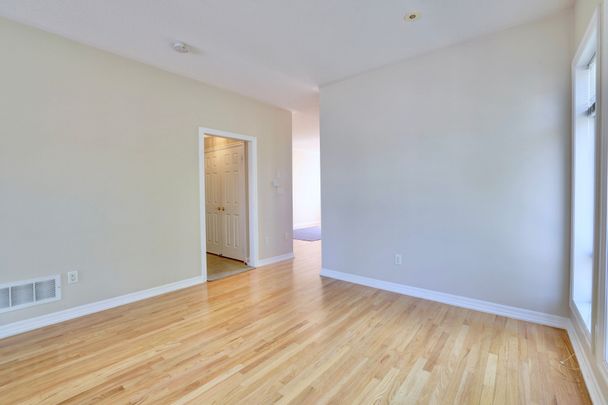 For Lease - 165 Lakeshore Road, Mississauga, Ontario - Photo 1