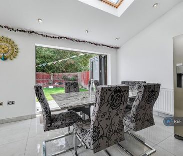 4 bedroom detached house to rent - Photo 4