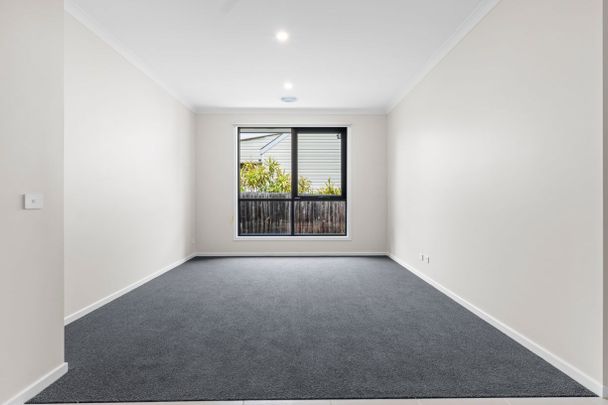 Stunning 4-Bedroom family Home for $890/week - Photo 1