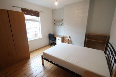 3 bedroom terraced house to rent - Photo 2