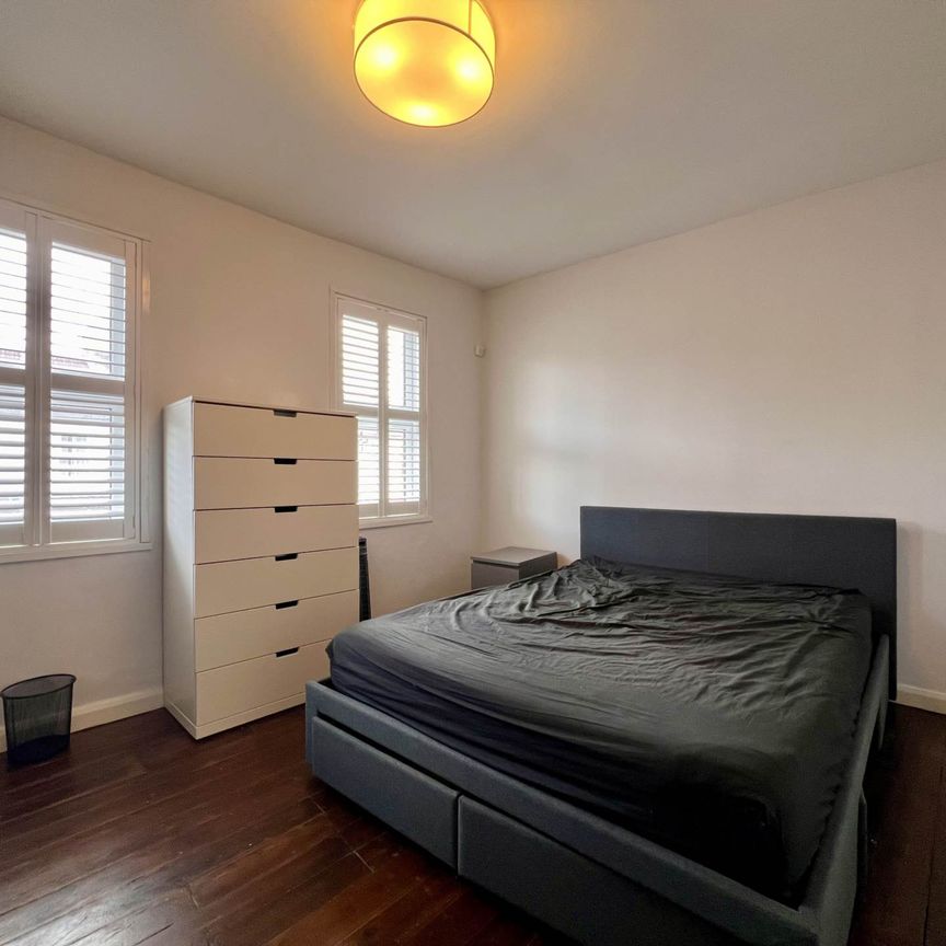 Guide Price £2,400 pcm - Available Now - Furnished - Photo 1