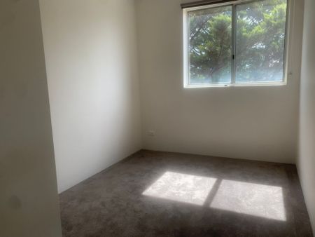 Cozy 2-Bedroom Unit in a Convenient Location - Photo 3