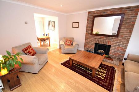 4 bedroom detached house to rent - Photo 4