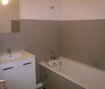 Location Appartement 1 pièce 36m² JARNAC 16200 - Photo 3