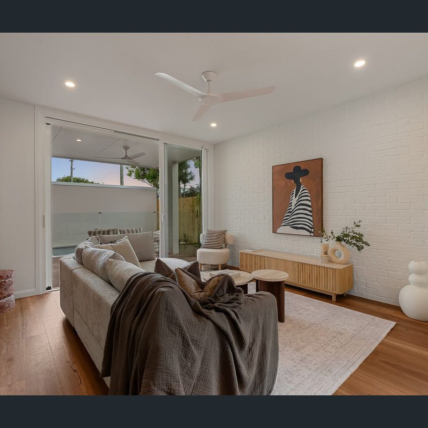 Brand New Luxury Home Steps from Palm Beach – Modern Living with Pool & Alfresco! - Photo 1