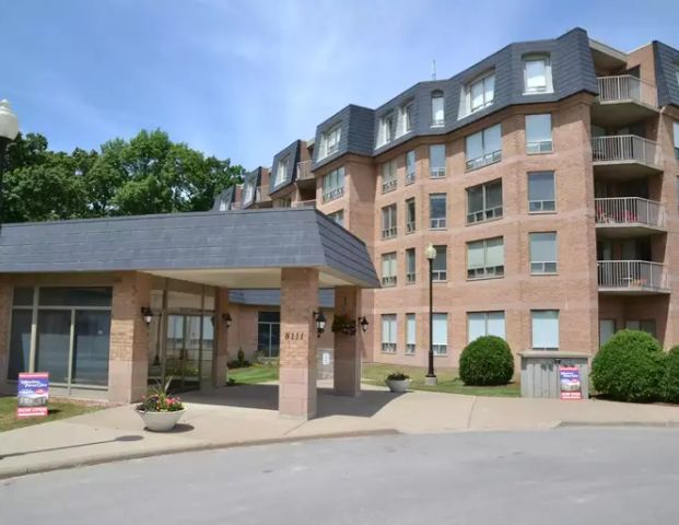 LUXURIOUS CONDO PRESTIGIOUS MOUNT CARMEL | 8111 Forest Glen Drive, Niagara Falls - Photo 1