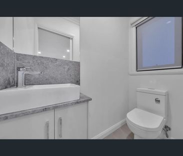 1/96 George Street, St Albans, Vic 3021 - Photo 2