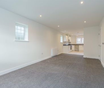 Templeside Gardens, High Wycombe - Photo 1