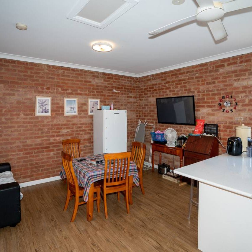 CBD Room for Rent! - Photo 1