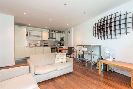 A bright 1 bedroom apartment situated in the ever popular Brewhouse Yard development in the heart of Clerkenwell. - Photo 3