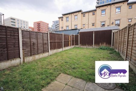 1 bedroom in a flat share to rent - Photo 5